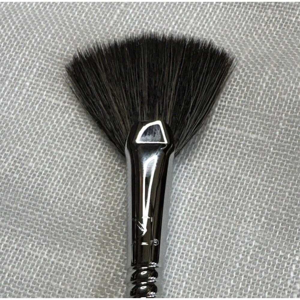 Sigma Beauty F42 STROBING FAN BRUSH